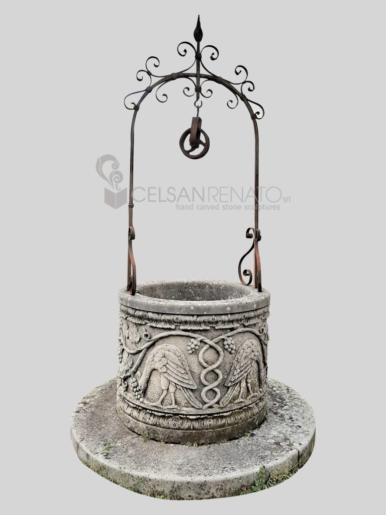 Pozzo rotondo con decorazioni bizantine - Pietra di Vicenza 97-V